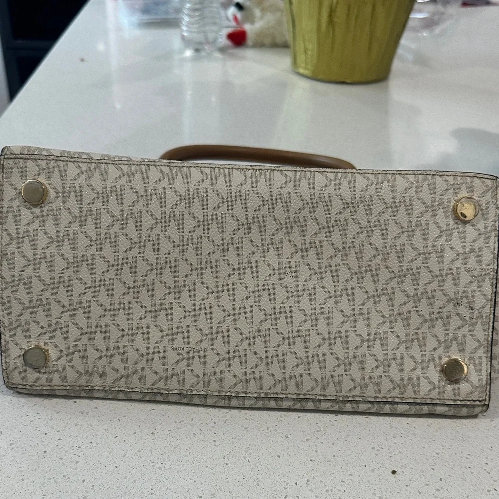 Michael Kors Tan and Cream Shoulder Bag - Picture 9 of 9